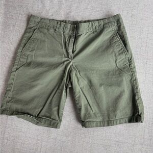 GAP Khakis Boyfriend Roll-Up Shorts – Olive Green | Size 10
